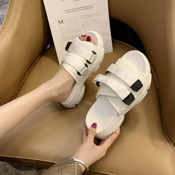 Alkalmi női papucs tépőzárral