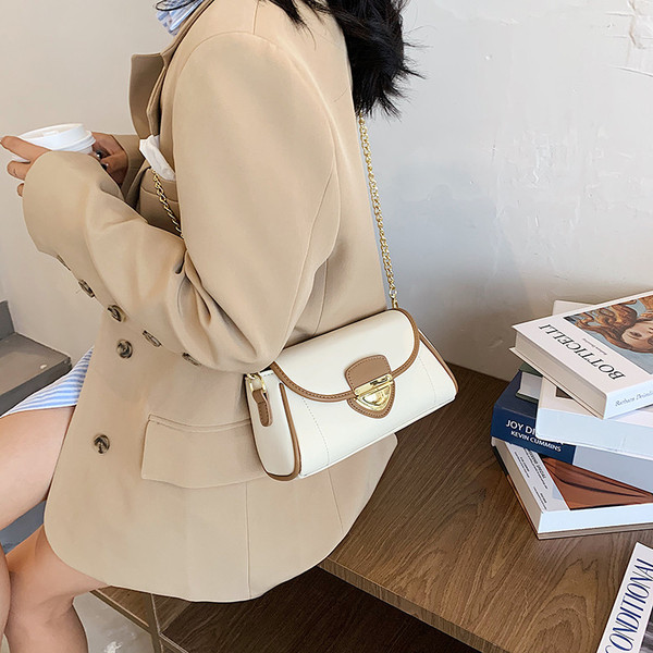 Modern női táska eko bőrből, csattal