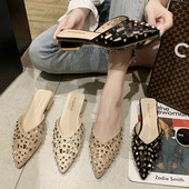 Női papucs hegyes modell fém szegecsekkel