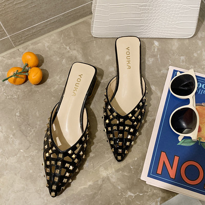 Női papucs hegyes modell fém szegecsekkel