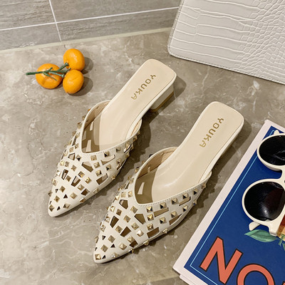 Női papucs hegyes modell fém szegecsekkel