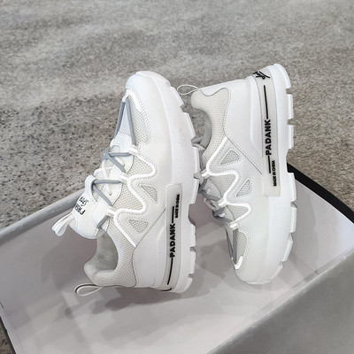 Aktuális női tornacipő színes nyakkendőkkel