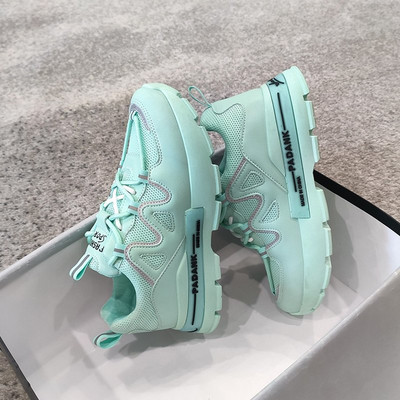 Aktuális női tornacipő színes nyakkendőkkel