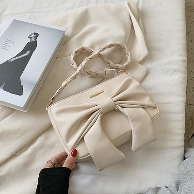 Moderna ženska torba na rame s trakom