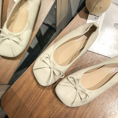 Μοντέρνα γυναικεία παπούτσια με κορδέλα και επίπεδη σόλα