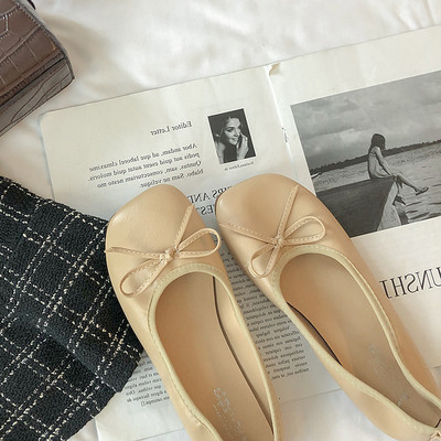 Μοντέρνα γυναικεία παπούτσια με κορδέλα και επίπεδη σόλα