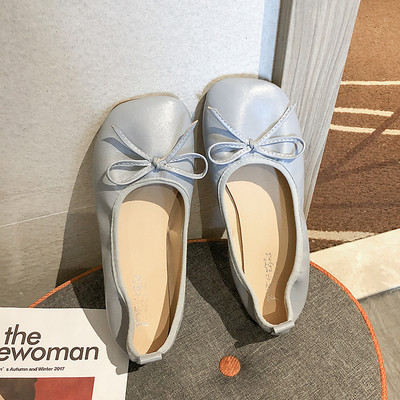 Μοντέρνα γυναικεία παπούτσια με κορδέλα και επίπεδη σόλα