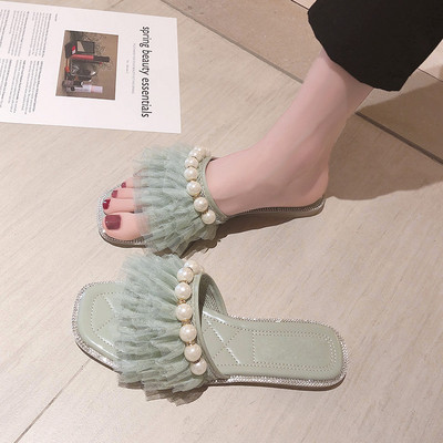 Moteriškos šlepetės plokščiu padu ir perlų elementu