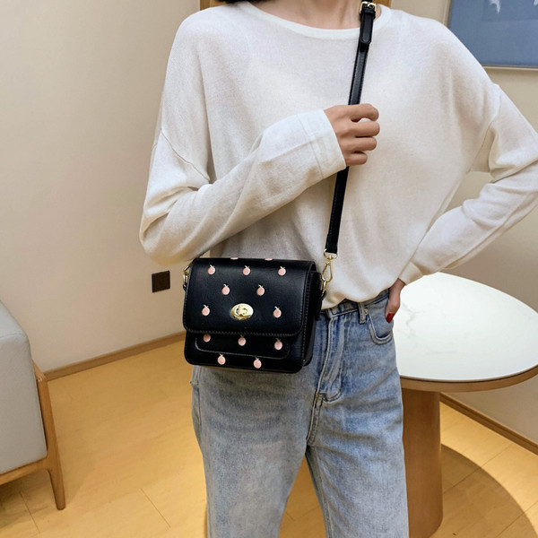 Ležerna ženska torba s vezom i dugom ručkom