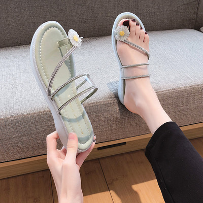 Moteriškos šlepetės plokščiu padu ir gėlių elementu