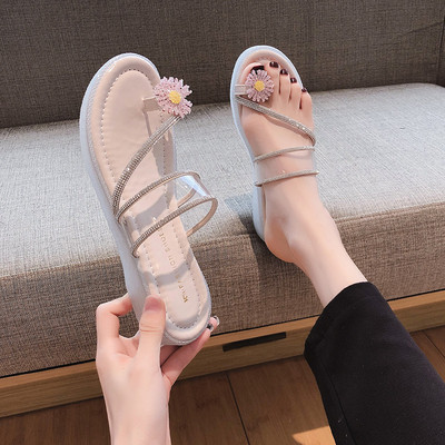 Moteriškos šlepetės plokščiu padu ir gėlių elementu