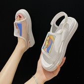 Modern női szandál színes rátéttel és tépőzáras foltokkal