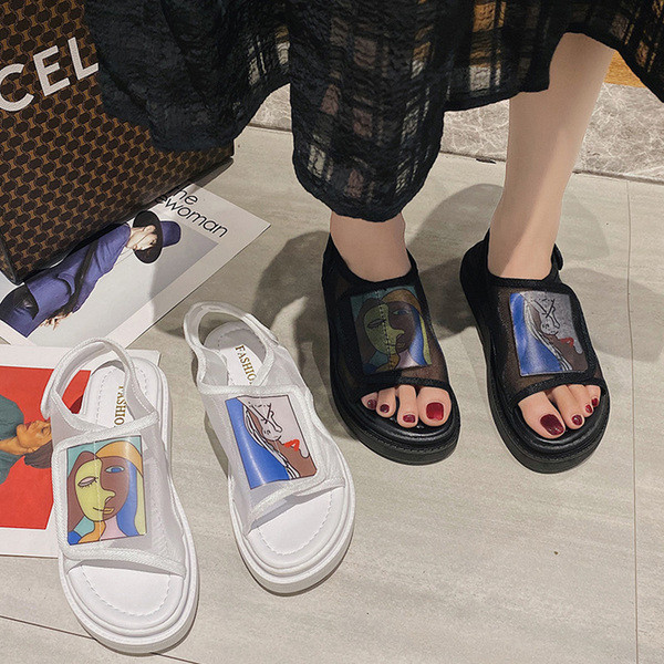 Modern női szandál színes rátéttel és tépőzáras foltokkal