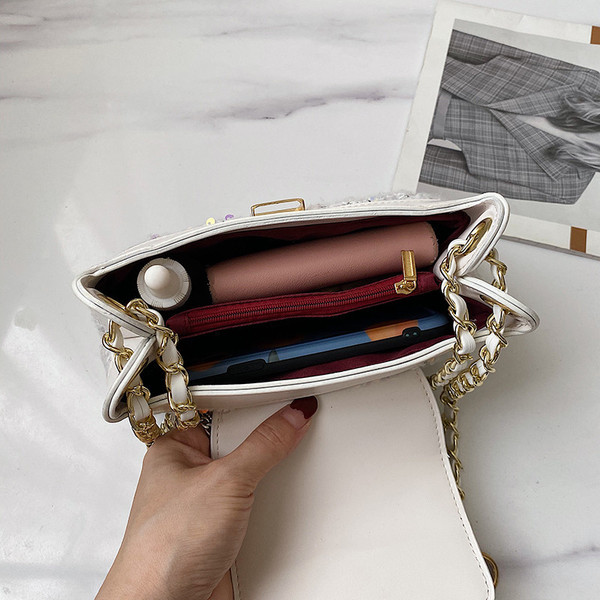 Mala ženska torbica sa šljokicama i dugom ručkom