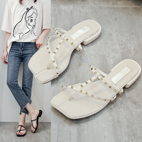 Modern női papucs eko bőrből, alacsony sarkú és fűzőlyukkal