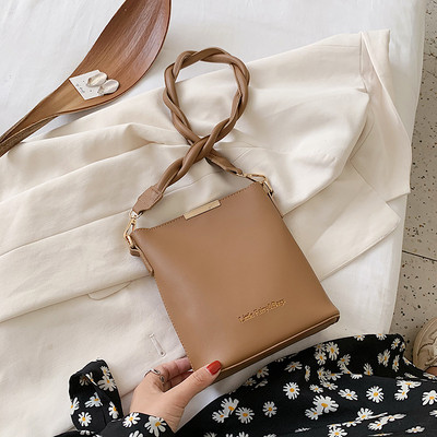 Női kis válltáska hosszú füllel