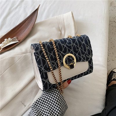 Stílusos női táska műbőr csattal