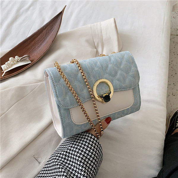 Stílusos női táska műbőr csattal