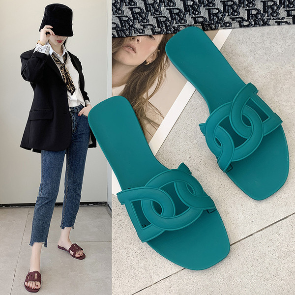 Modern női papucs, eko bőrből készült lapos talppal