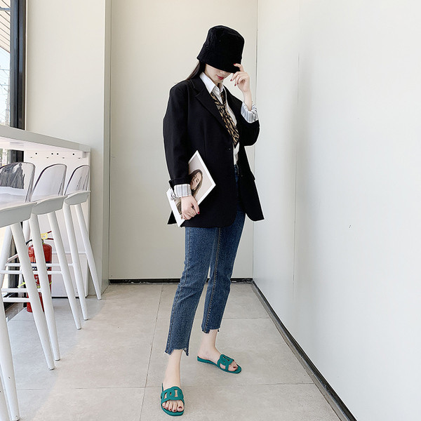 Modern női papucs, eko bőrből készült lapos talppal