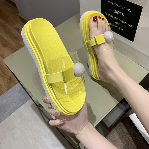 Modern női papucs átlátszó résszel és 3D elemekkel