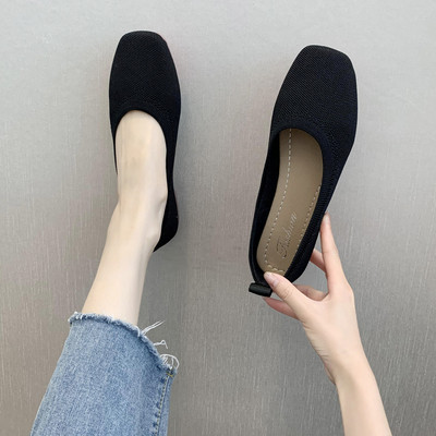 Μοντέρνα γυναικεία παπούτσια με επίπεδη σόλα