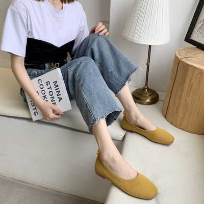 Μοντέρνα γυναικεία παπούτσια με επίπεδη σόλα