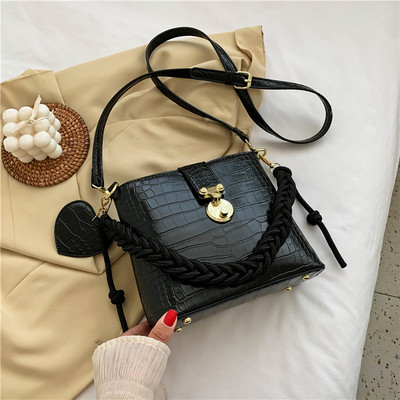 Női alkalmi táska eko bőrből, hosszú füllel