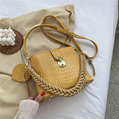 Női alkalmi táska eko bőrből, hosszú füllel