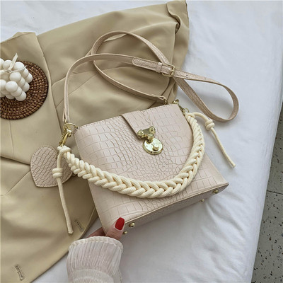 Női alkalmi táska eko bőrből, hosszú füllel