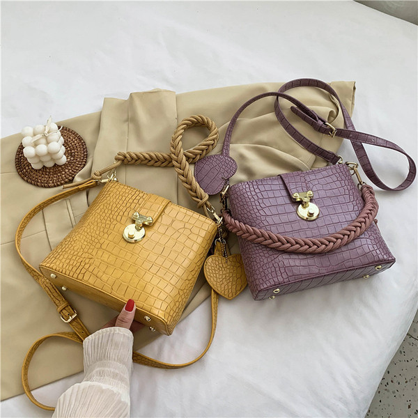 Női alkalmi táska eko bőrből, hosszú füllel