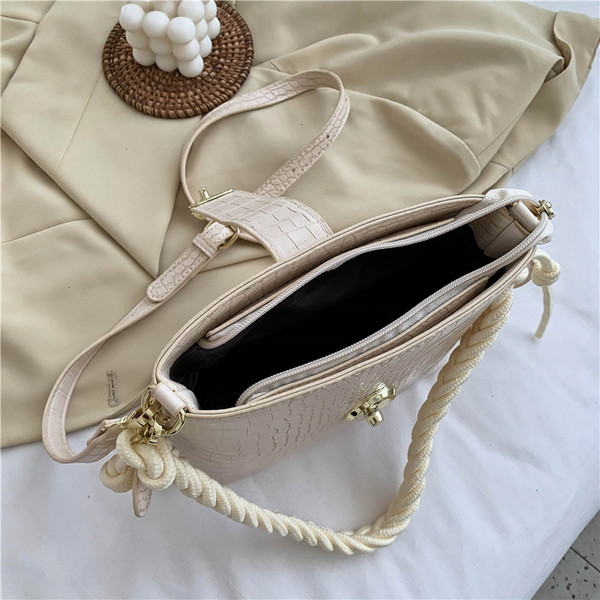 Női alkalmi táska eko bőrből, hosszú füllel