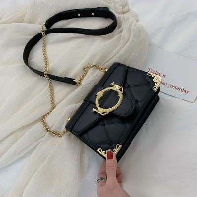 Dabartinė moteriška rankinė su sagtimi