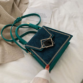 Stílusos női táska rövid és hosszú füllel