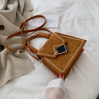 Stílusos női táska rövid és hosszú füllel