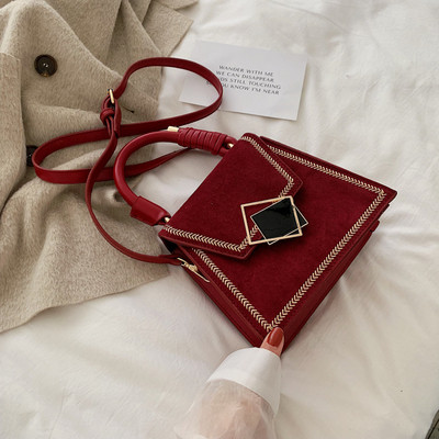 Stílusos női táska rövid és hosszú füllel