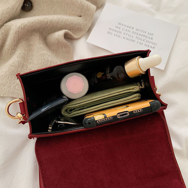 Stílusos női táska rövid és hosszú füllel