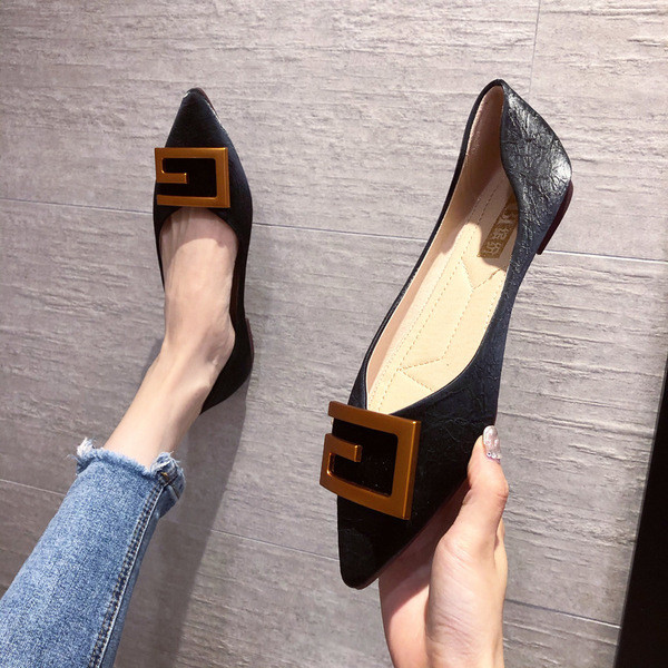 Aktuális női cipő eco bőr hegyes modellből