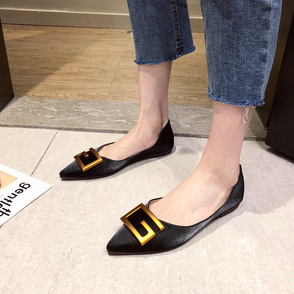 Aktuális női cipő eco bőr hegyes modellből