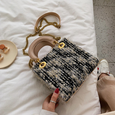 Eko bőrből készült stílusos női táska fém elemekkel