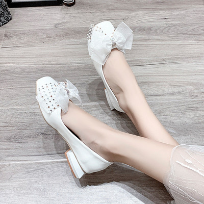 Μοντέρνα γυναικεία παπούτσια με κορδέλα και πέτρες