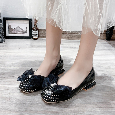 Μοντέρνα γυναικεία παπούτσια με κορδέλα και πέτρες