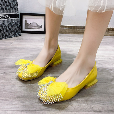 Μοντέρνα γυναικεία παπούτσια με κορδέλα και πέτρες