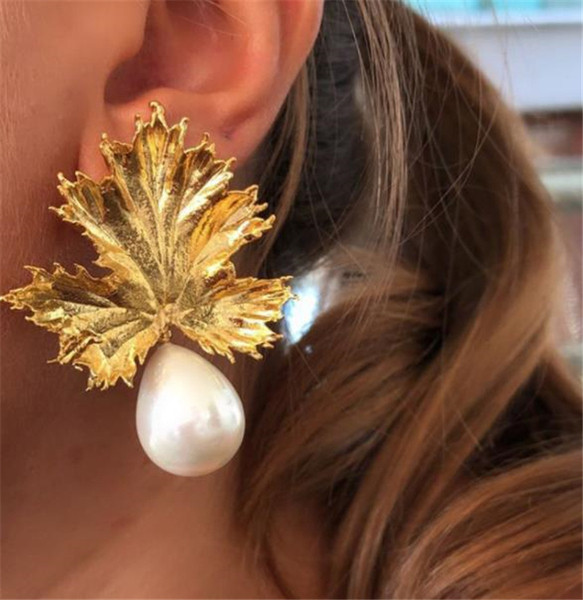 Modern fülbevaló levél és gyöngy formájú