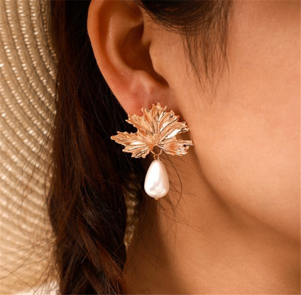 Modern fülbevaló levél és gyöngy formájú