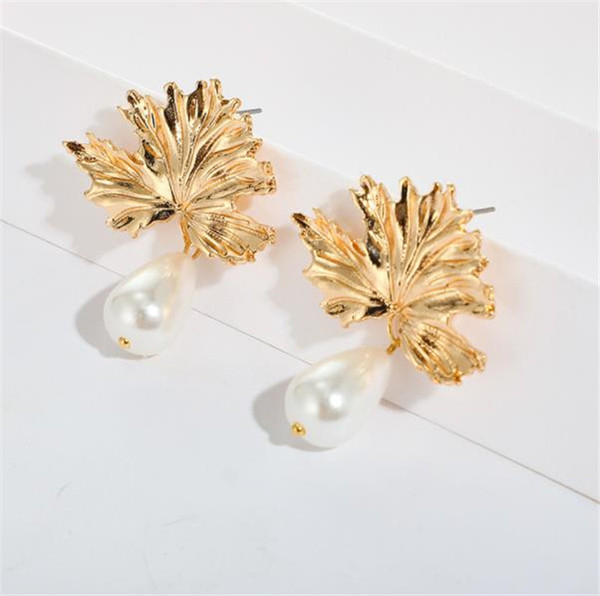 Modern fülbevaló levél és gyöngy formájú