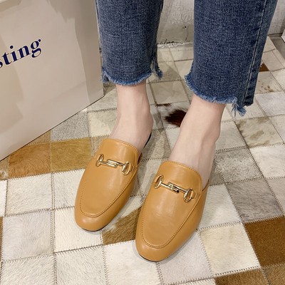 Modern női papucs fém elemmel