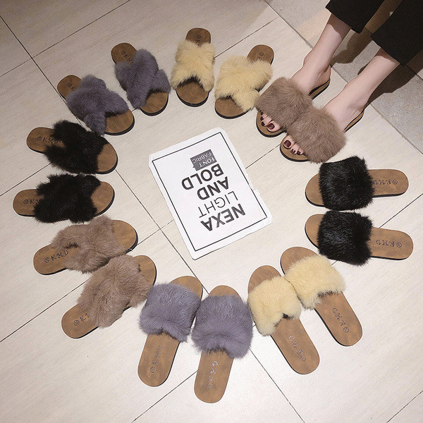 Női papucs lapos talppal és pehellyel - két modell