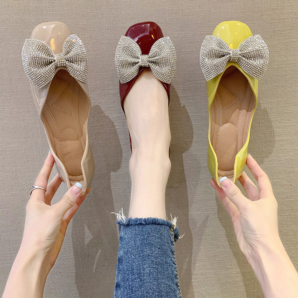 Új modell női cipő szalaggal