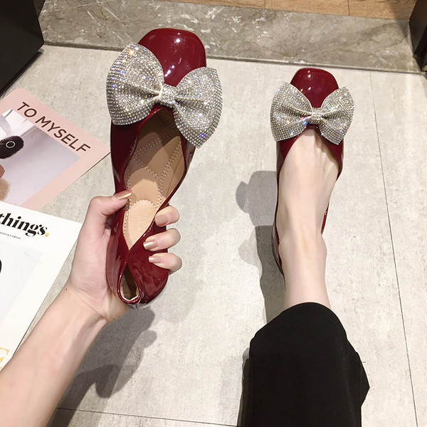 Új modell női cipő szalaggal